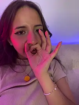 -Amyy naked in live sex video chat