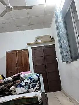 Arti2025 naked in live sex video chat