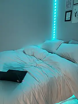BlueHoneyBaby naked in live sex video chat