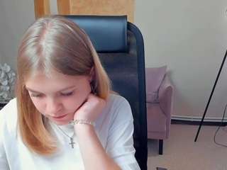EasterHaimes on webcam for live free nude chat now