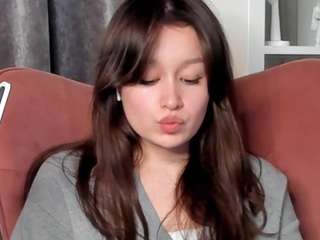 ElwynaDuell on webcam for live free nude chat now