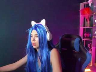 Jennifer-Walker on webcam for live free nude chat now
