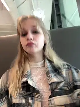 julie-bae naked in live sex video chat