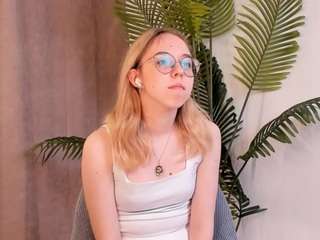 LinetteHartill on webcam for live free nude chat now