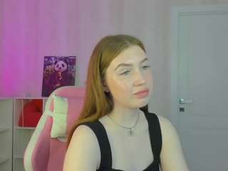 Luna-Mee on webcam for live free nude chat now