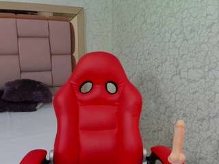 Luna-pettite on webcam for live free nude chat now