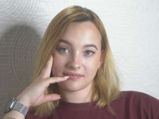 LynAnstead on webcam for live free nude chat now