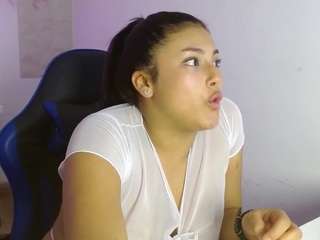 maggie-hills on webcam for live free nude chat now