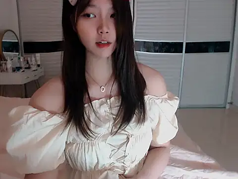 Miu1_girl naked in live sex video chat
