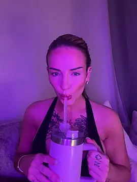 Nikki__Foxx naked in live sex video chat