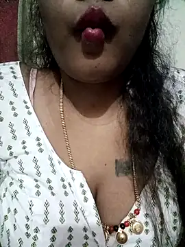 Spoorthi143 naked in live sex video chat