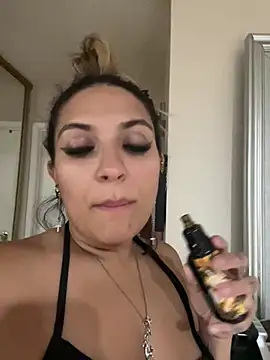 Chicagobabe naked in live sex video chat