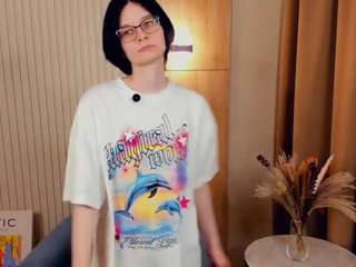 DieraConnett on webcam for live free nude chat now