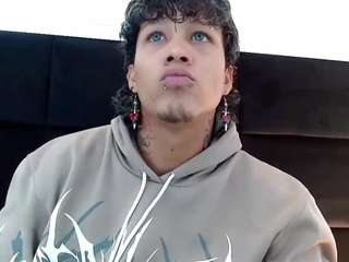 Drakee01 on webcam for live free nude chat now