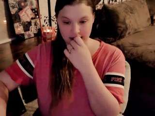 ElinahLuscious on webcam for live free nude chat now