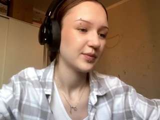 TESLA-Model-Y on webcam for live free nude chat now