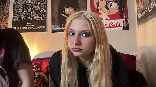 trixibby19 naked in live sex video chat