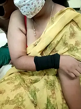 Yoursriya25 naked in live sex video chat
