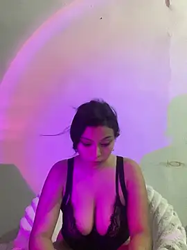 YuehLuv666 naked in live sex video chat
