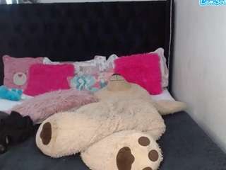 YungMissy on webcam for live free nude chat now