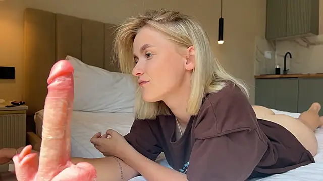 Adelovenick naked in live sex video chat