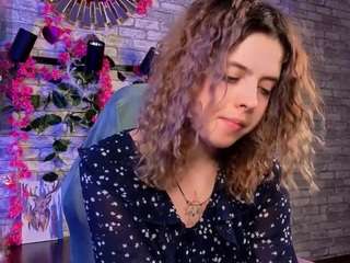 BellaRobinson on webcam for live free nude chat now