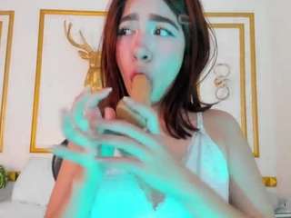doll-eyees on webcam for live free nude chat now