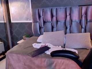 Janette-Jones on webcam for live free nude chat now
