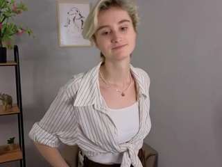 Joyce-Abbott on webcam for live free nude chat now