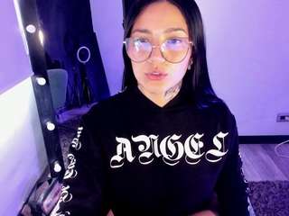 larola_a on webcam for live free nude chat now