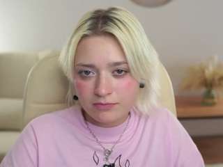 LianaHippenstiel on webcam for live free nude chat now