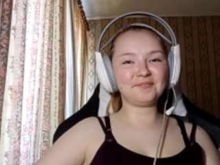 Lisa Backler on webcam for live free nude chat now