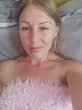 LunaSugarX naked in live sex video chat