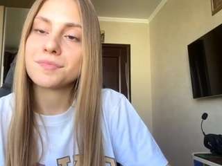 MayraHux on webcam for live free nude chat now