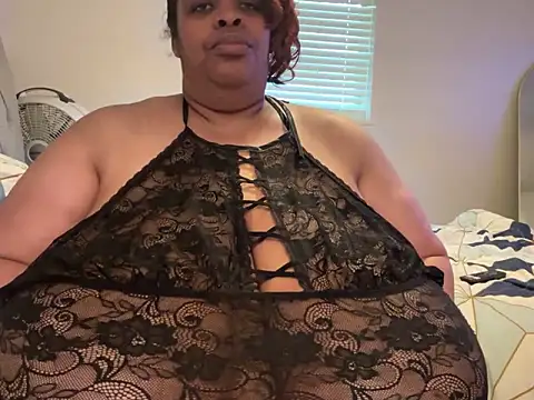 Missredboneo12 naked in live sex video chat