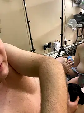 Mommasaurrex naked in live sex video chat