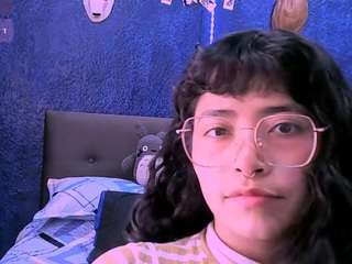 Nina Yellow on webcam for live free nude chat now