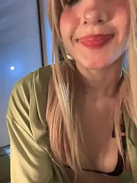 SweetBunnyGF naked in live sex video chat