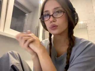 Veola on webcam for live free nude chat now