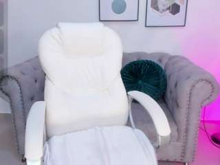 Alessia-Yorks on webcam for live free nude chat now