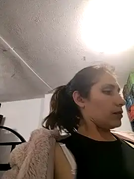 Alysson– naked in live sex video chat