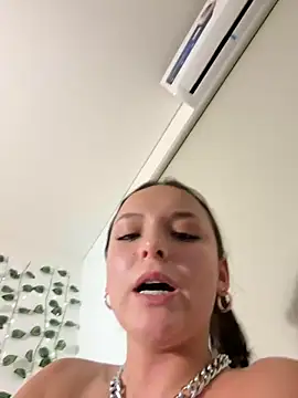 Aprilmer naked in live sex video chat