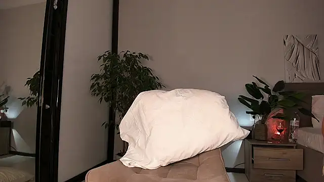 creambaby1 naked in live sex video chat