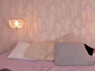 evolette-angels on webcam for live free nude chat now