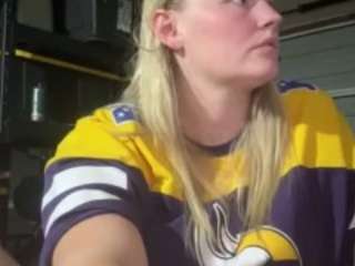 Juliaking11 on webcam for live free nude chat now