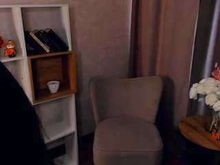 LanieIsaacs on webcam for live free nude chat now