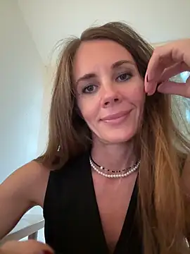 LucieMack naked in live sex video chat