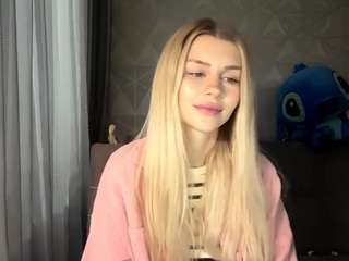 LuraFeld on webcam for live free nude chat now