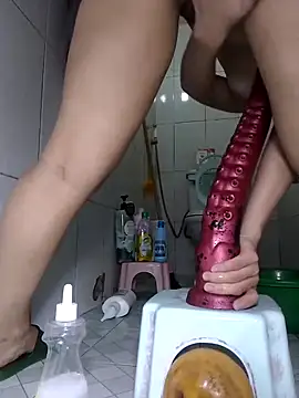 Miumiu268 naked in live sex video chat