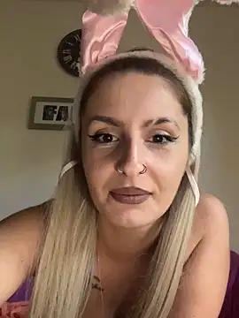 Sexy_Bulgarian_woman naked in live sex video chat